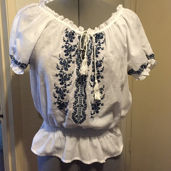 Tops - Adorable woman blouse.