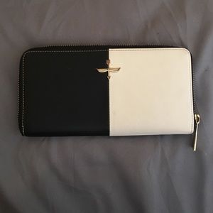Pour la victoire wallet