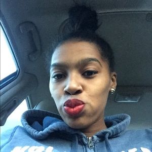 Meet your Posher, Rayna