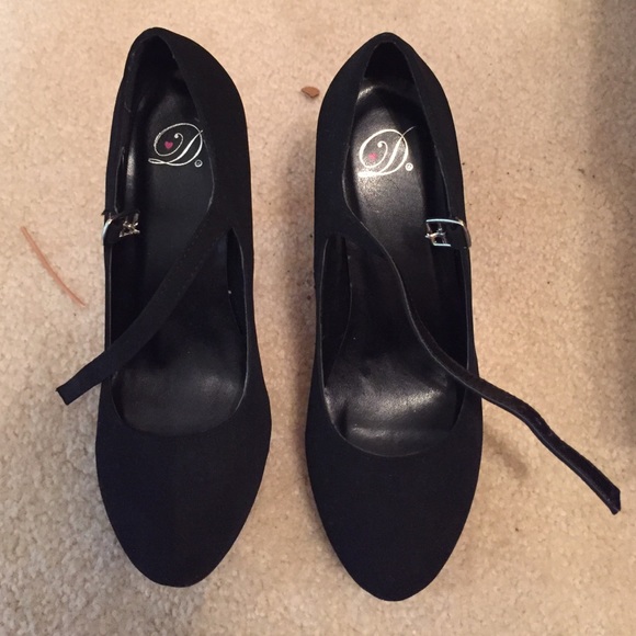 Matte Black Heels w/ Strap