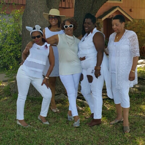 Meet your Posher, Cynthia - Picture 1 of 1