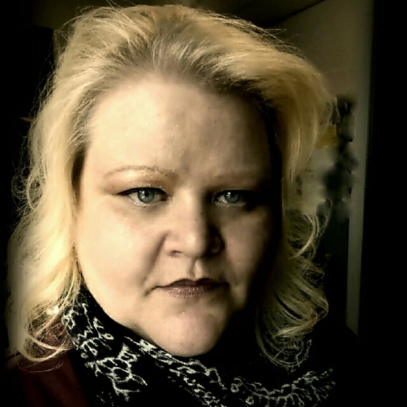 Meet your Posher, Cynthia