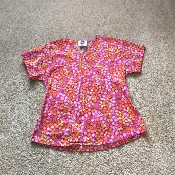 Print scrub top - Picture 1 of 3