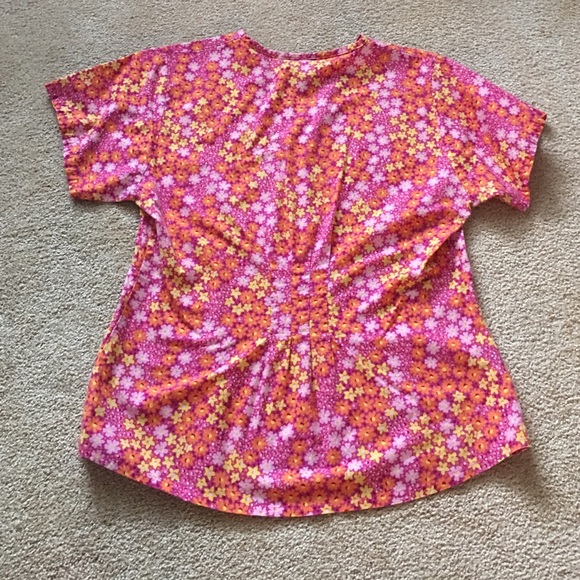 Print scrub top - Picture 2 of 3