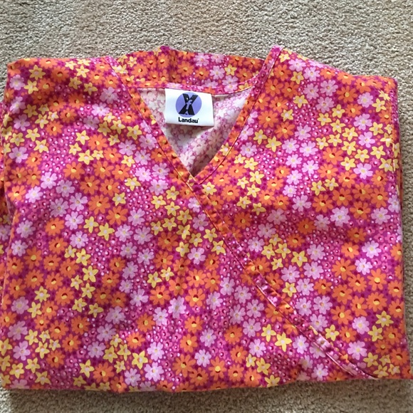 Print scrub top - Picture 3 of 3