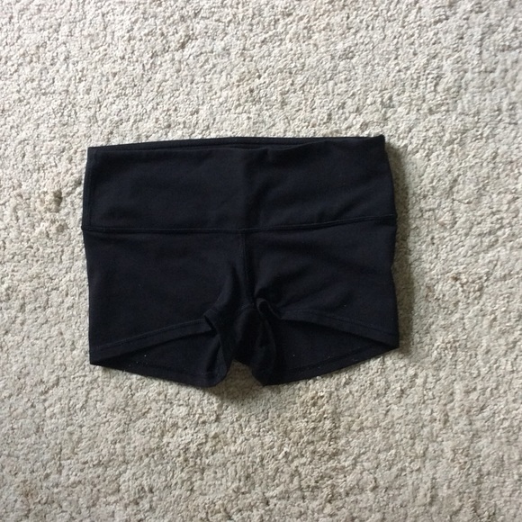 Lulu lemon booty shorts