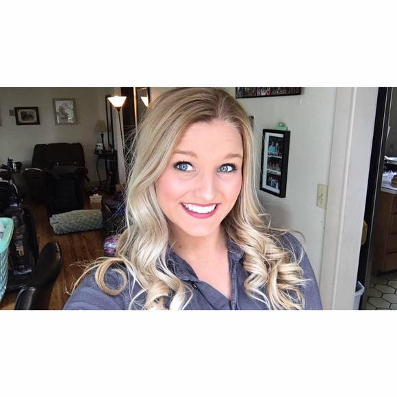 Meet your Posher, Alexis - Picture 1 of 1