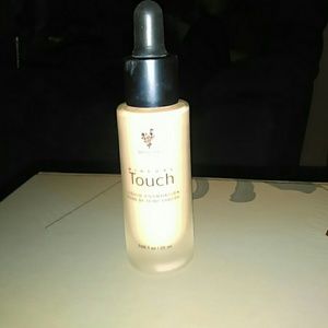 Younique mineral touch liquid foundation