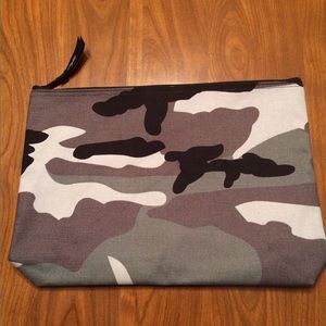 Thirty-One Zipper Pouch Camo