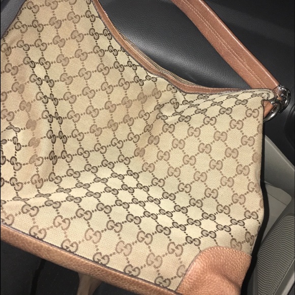 GUCCI PURSE!!