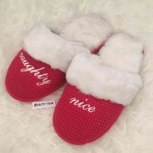 ❌SOLD❌ Victoria's Secret Holiday Slippers