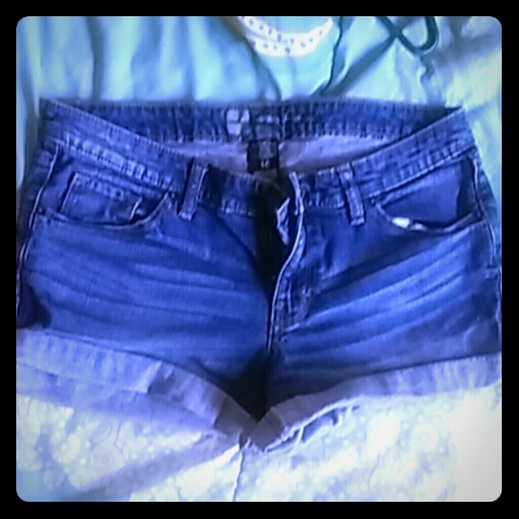 Medium wash with light washed accents.