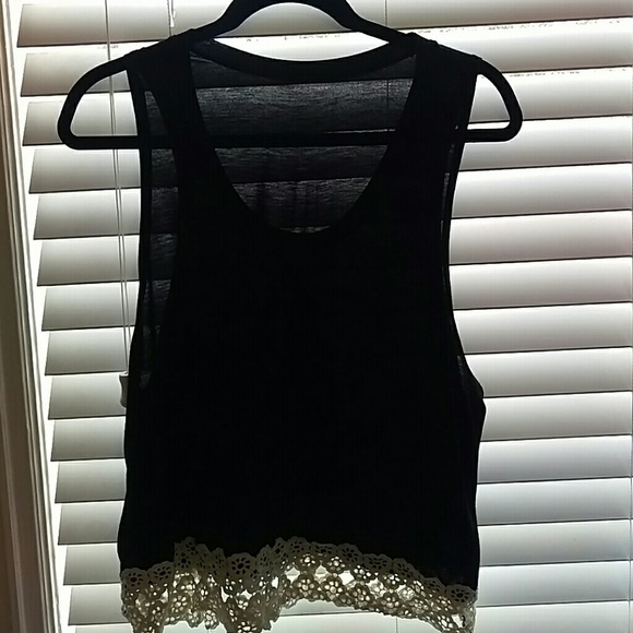 Black tank top with applique - Picture 2 of 3