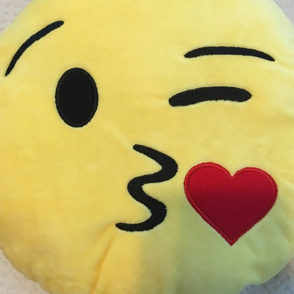 KISSY FACE EMJOI PILLOW - Picture 3 of 4