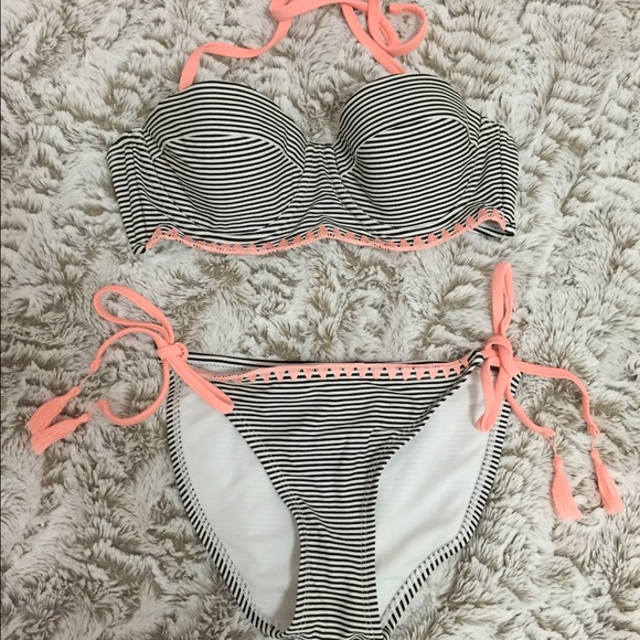 ♦️SOLD♦️ Bikini (2 pieces)