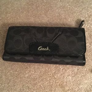 SALE!! 👜👜Coach large check book wallet