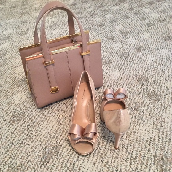 Antonio Melani Nude Heels - Picture 3 of 4