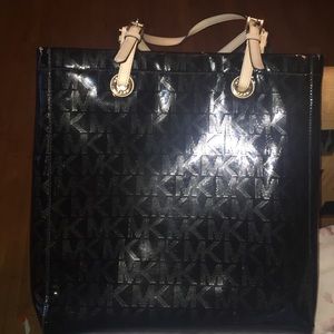 SOMEONE PLEASE OFFER on Micheal kors tote