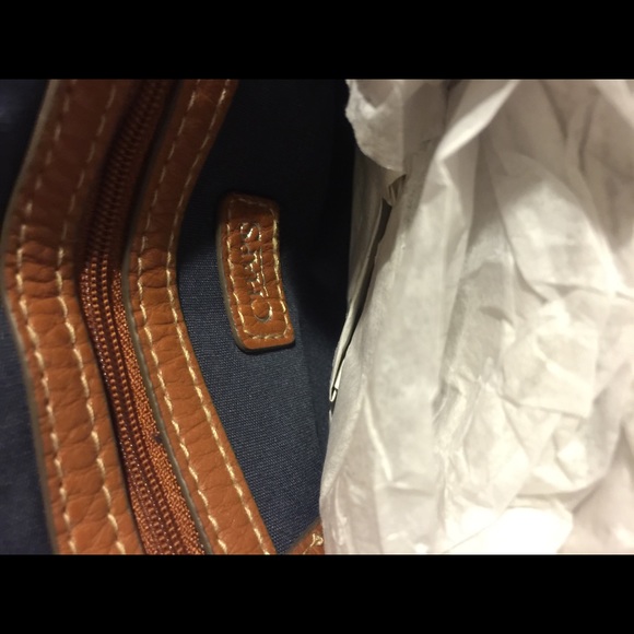 Chaps wristlet/cross body NWT - Picture 2 of 4