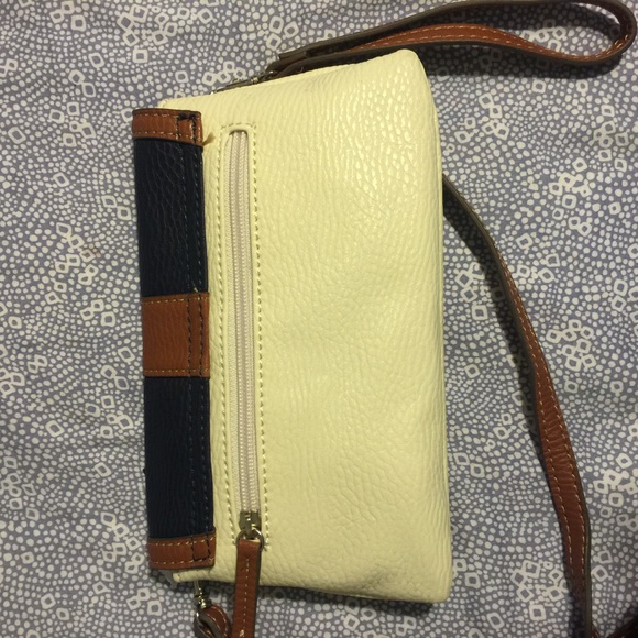 Chaps wristlet/cross body NWT - Picture 4 of 4