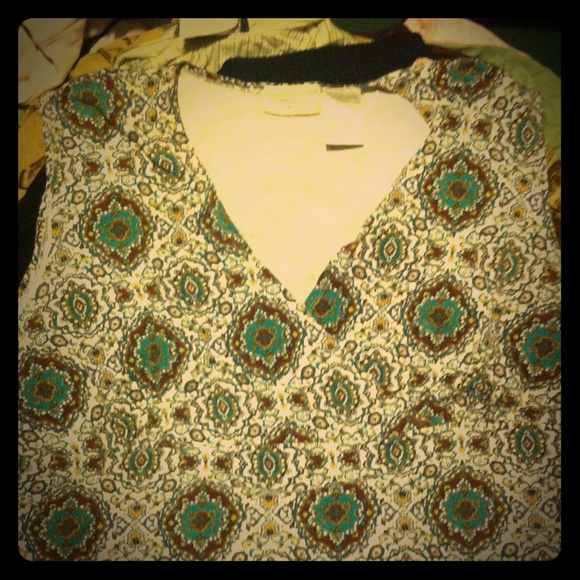 A nice womens stretch sleeveless shirt size 2x