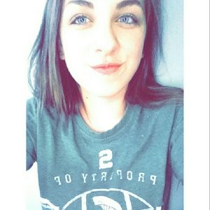 Meet your Posher, Adrienne