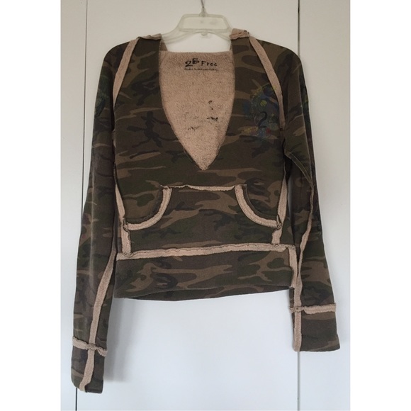 2B Free Camo Print Pull Over - Picture 2 of 4