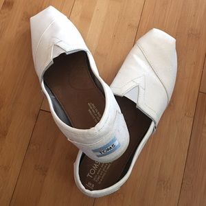 TOMS bridal collection