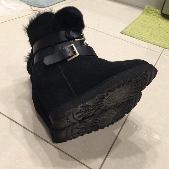 Ugg Style Boots. - image 4