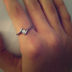 Silver ring with gem inlay 😍💍