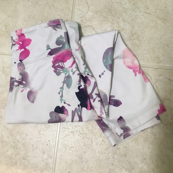 Lululemon wunder under crops