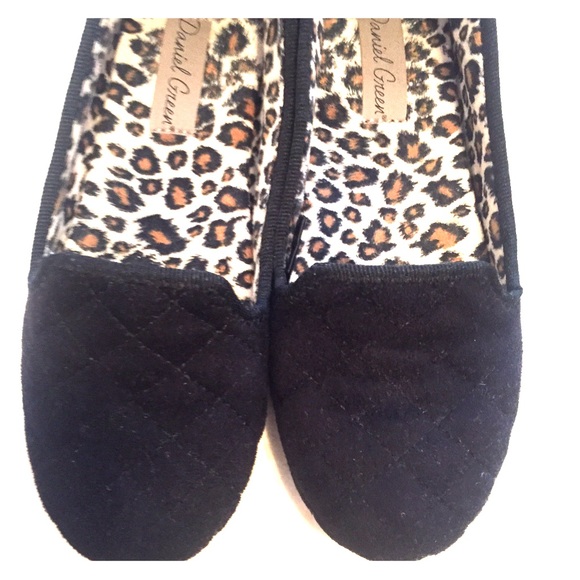 Quilted velvet slippers