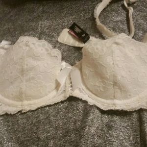 White VS sexy little things  34C