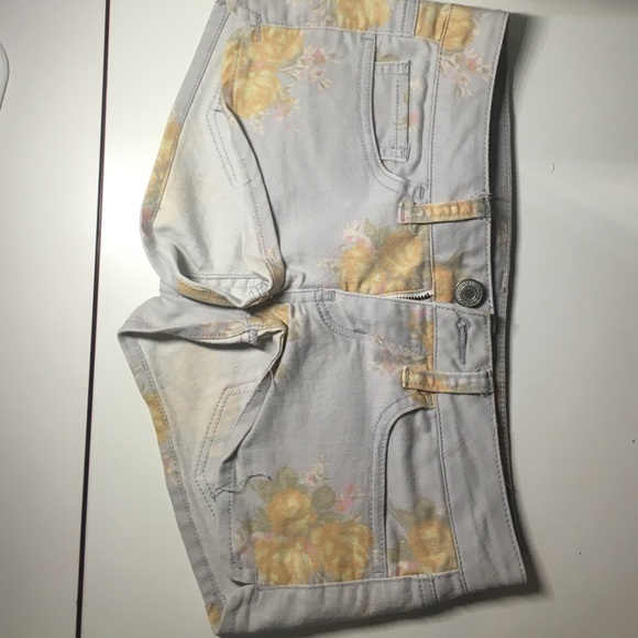 American eagle floral shorts