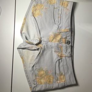 American eagle floral shorts