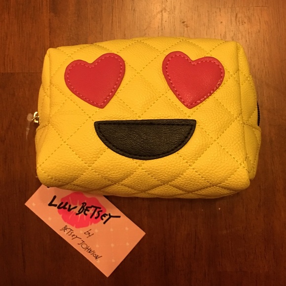 NWT 😍😍😍 BETSEY JOHNSON COSMETIC CASE