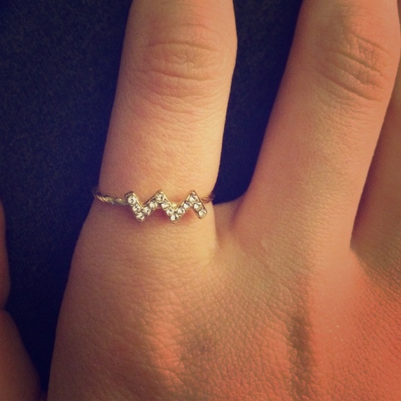 Zig-zag ring