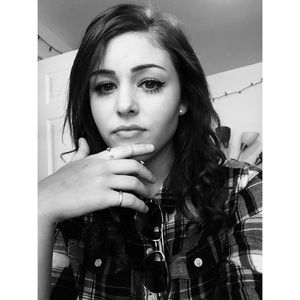 Meet your Posher, Claire