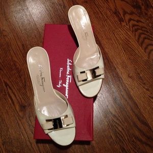Ferragamo size 8 white patton leather bow sandals