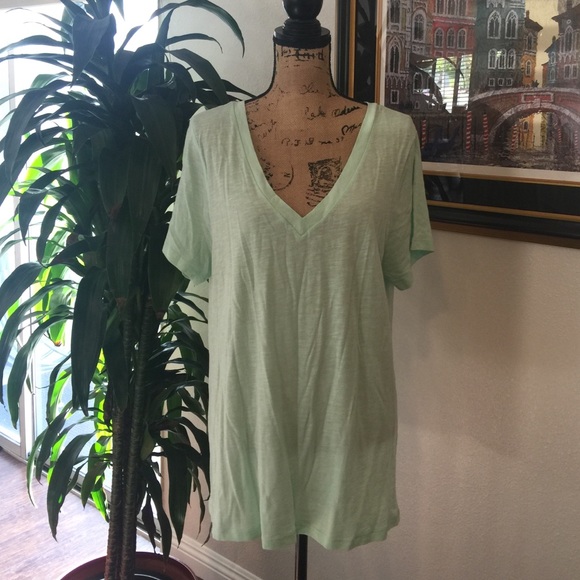 V-neck T-shirt