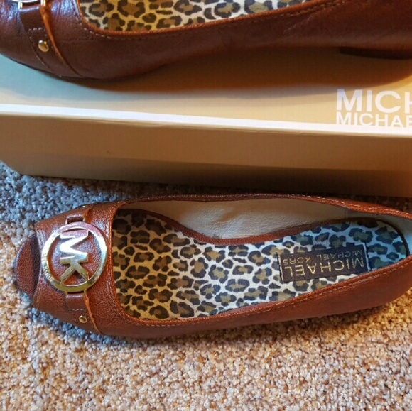 🚫🚫SOLD 🚫🚫Michael Kors flats