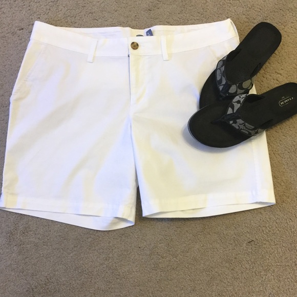 OLD NAVY WHITE SHORTS