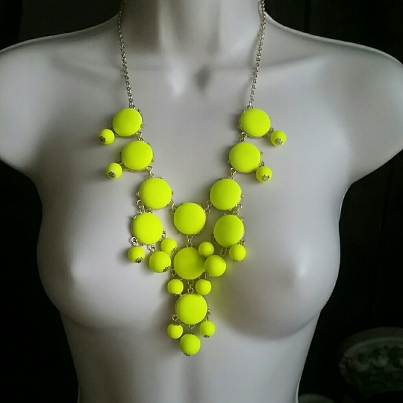 Neon yellow green big bubble statement necklace - Picture 3 of 4