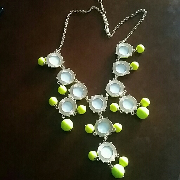Neon yellow green big bubble statement necklace - Picture 4 of 4