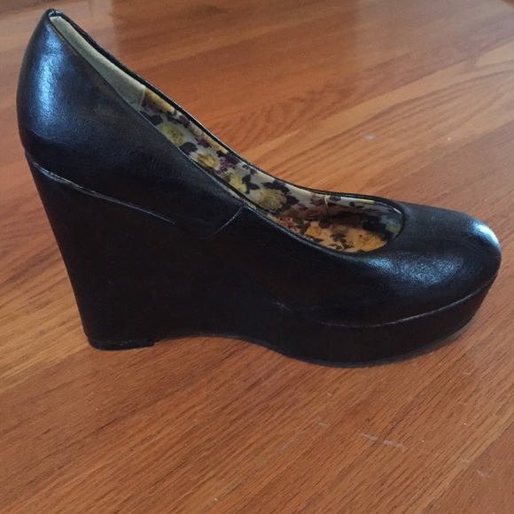 Madden Girl Expoze Platform Wedges size 7.5