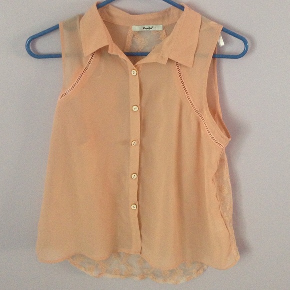 Sleeveless lace button-up