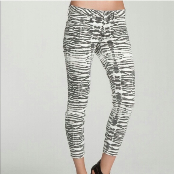 NEW Bebe Denim Bebe Jeans Animal Print - Picture 1 of 2
