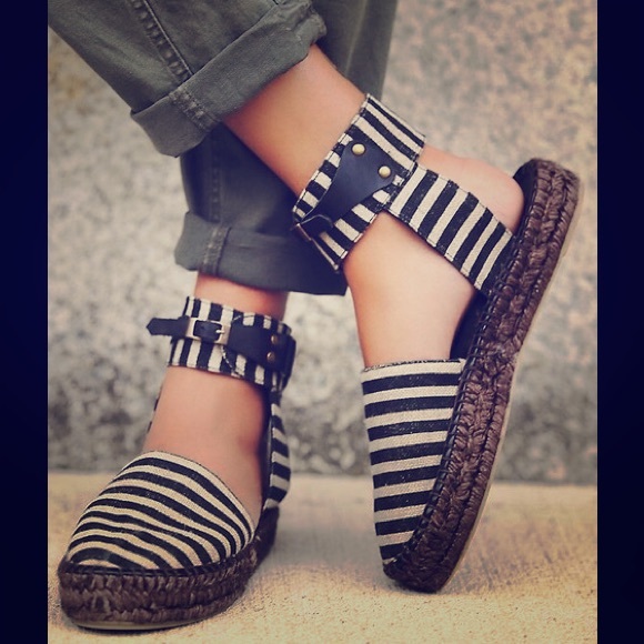 Striped flat form espadrilles with ankle strap