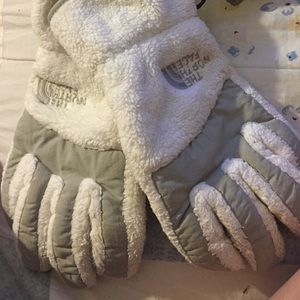 North face gloves