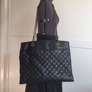 DEENA & OZZY Black Quilted Purse